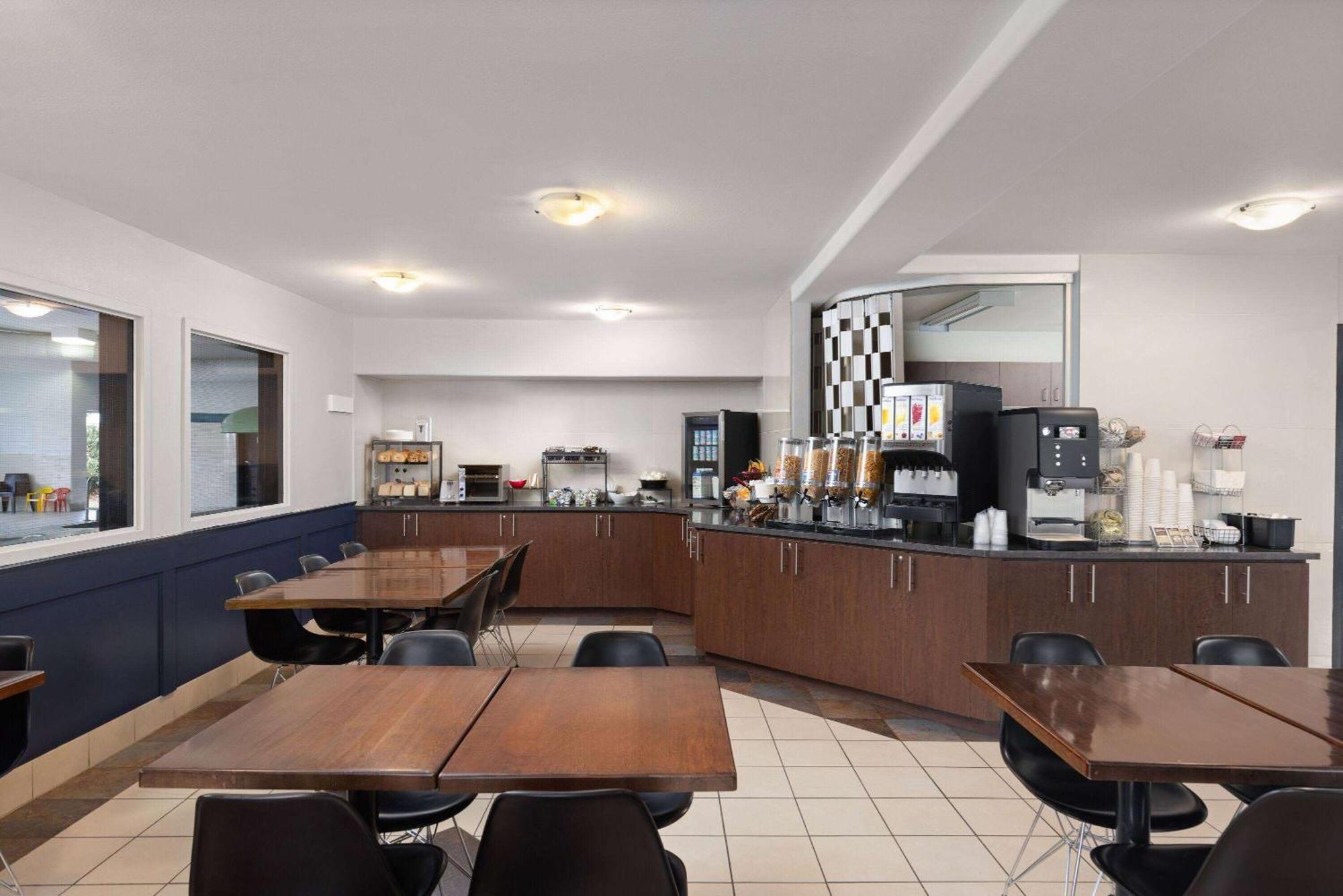 Super 8 By Wyndham St-Jerome Ξενοδοχείο Saint-Jerome Εξωτερικό φωτογραφία