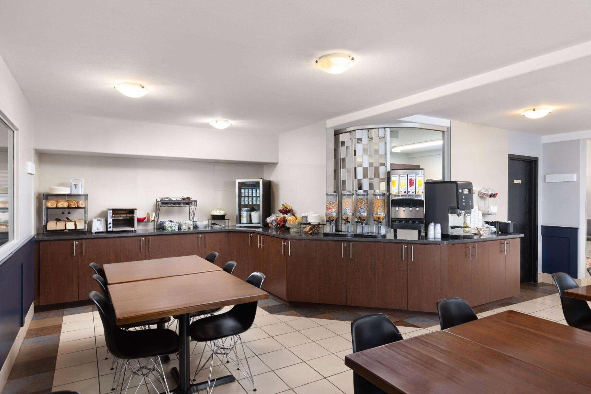 Super 8 By Wyndham St-Jerome Ξενοδοχείο Saint-Jerome Εξωτερικό φωτογραφία